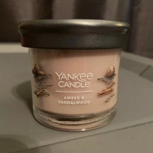 YANKEE CANDLE 1630118 AMBER & SANDALWOOD SCENT SIGNATURE SMALL TUMBLER CANDLE
